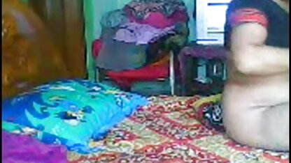घर का बना बेटा और माँ कानून में एक छिपे हुए कैमरे पर बीएफ सेक्सी मूवी वीडियो में बेडरूम में