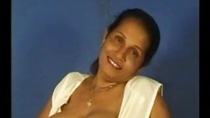 एक विवाहित जोड़े ने एक हिंदी सेक्सी बीएफ मूवी काले आदमी को अपने बिस्तर में तीसरा होने के लिए आमंत्रित किया