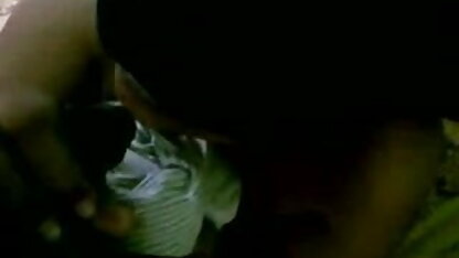लड़का दर्पण में प्रतिबिंब को गोली मारता है, जो बर्कोवा सेक्सी मूवी बीएफ वीडियो के चूसने वाले डिक को दर्शाता है