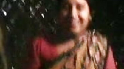 संचिका एमआईएलए एक गीशा सेक्सी मूवी बीएफ वीडियो पोशाक में एक वेब कैमरा के सामने उसकी उंगलियों के साथ उसे बिल्ली की मालिश