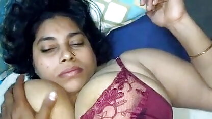 लड़की सह में कवर एक बीएफ सेक्सी पिक्चर हिंदी मूवी चेहरे के साथ बैठता है