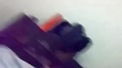 एक काँसे के रंग के सेक्सी मूवी बीएफ वीडियो साथ लंबे निपल्स अटक एक और नृत्य के सामने एक वेब कैमरा